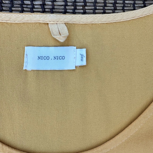 Nico Nico Women’s Boxy Crop Top. Sunflower Yellow. Size Medium. - Picture 5 of 5